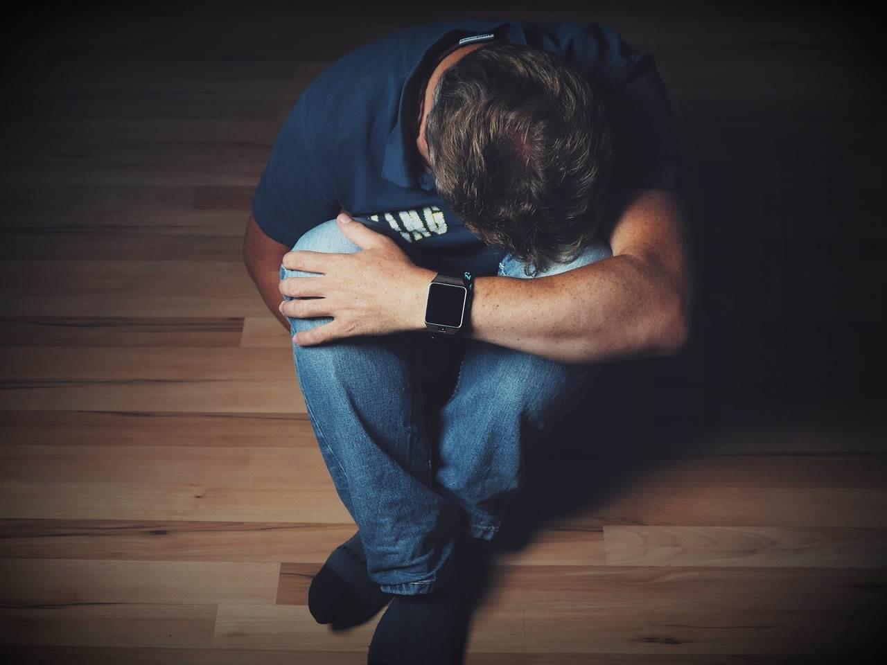 Hombre deprimido. Foto Pixabay