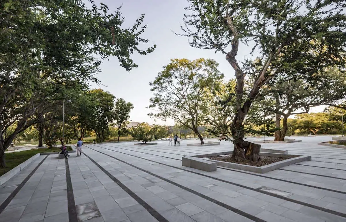 Disfrutando de la tarde en el parque natural Huentitán de Guadalajara. Foto SPRB Arquitectos