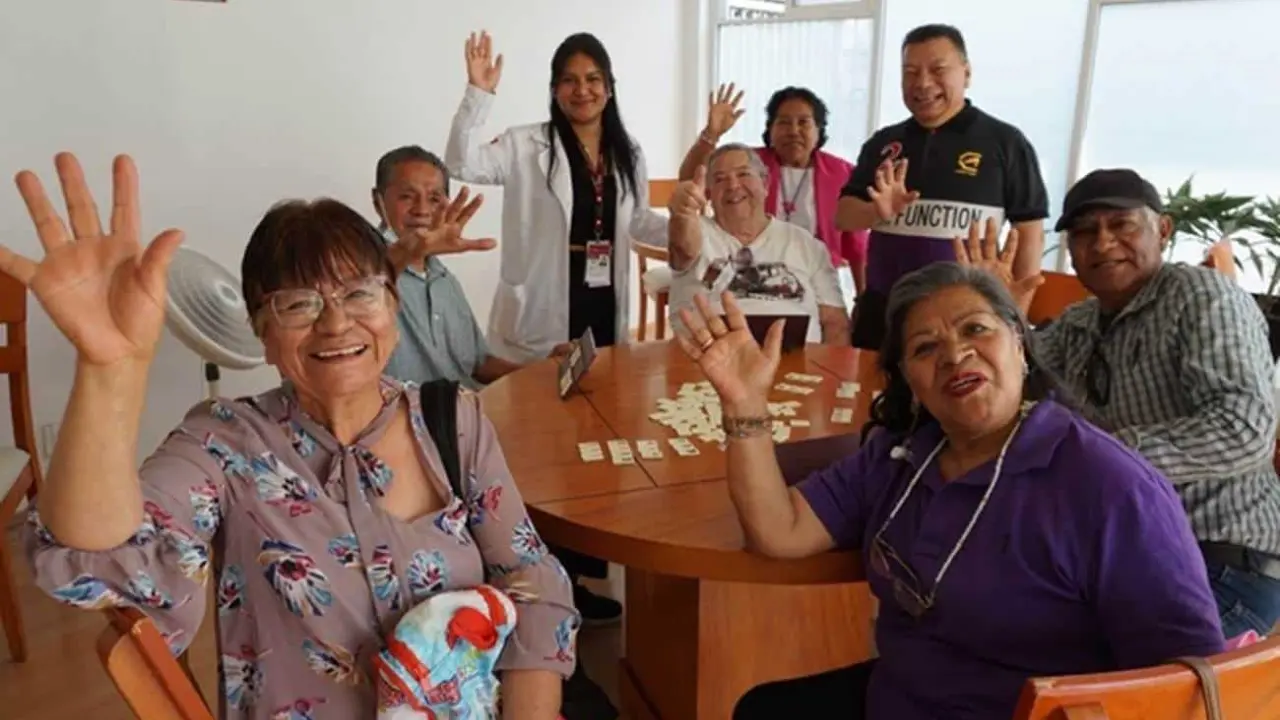 Ofrece Issste activación física para personas adultas mayores
