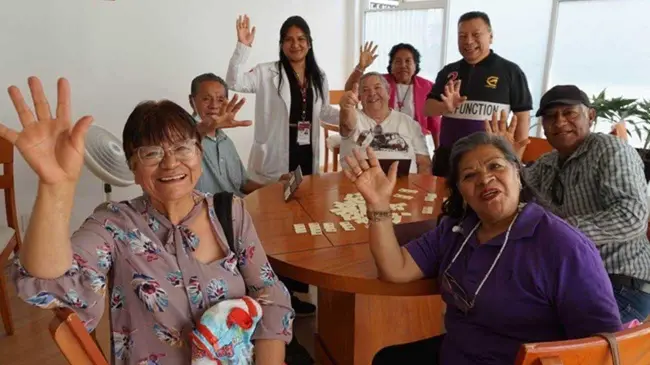 Ofrece Issste activación física para personas adultas mayores