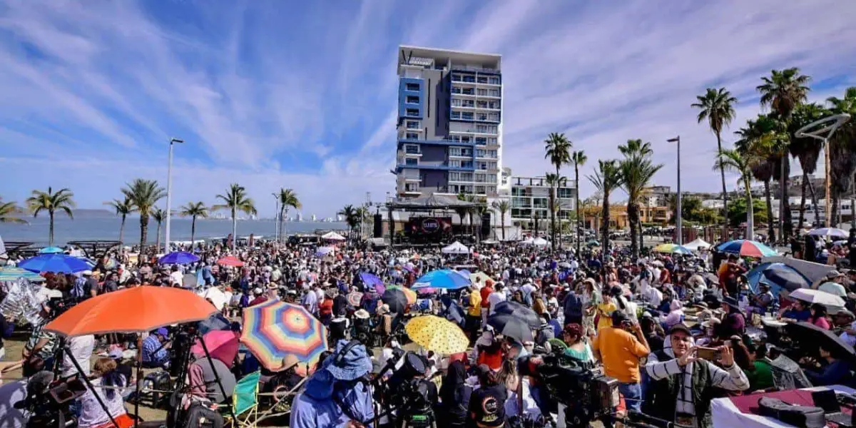 Con un grito, miles de personas vieron como Mazatlán se oscurecía tras el eclipse solar