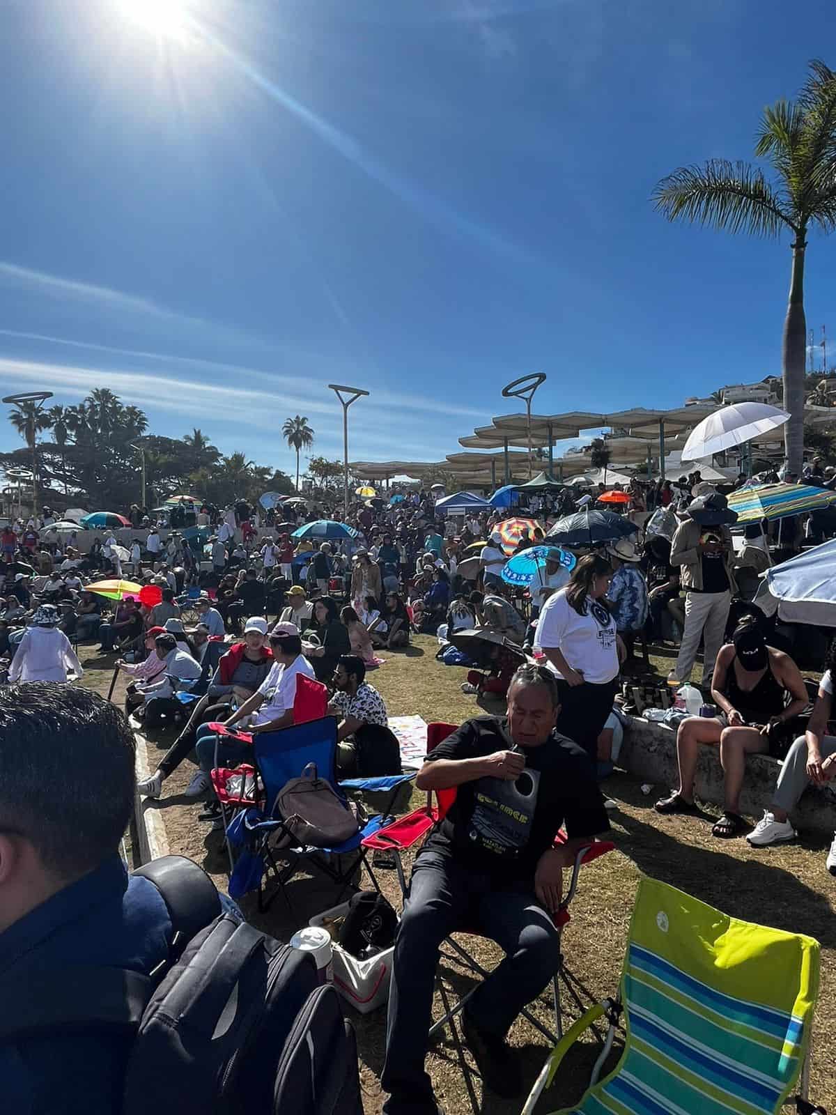 Mazatlán lleno de turistas por eclipse solar.