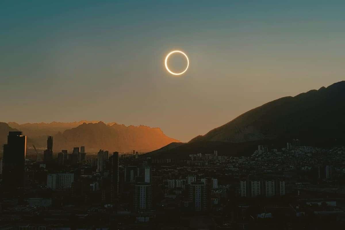 A qué hora se verá en eclipse en Monterrey. Foto Monterrey Secreto