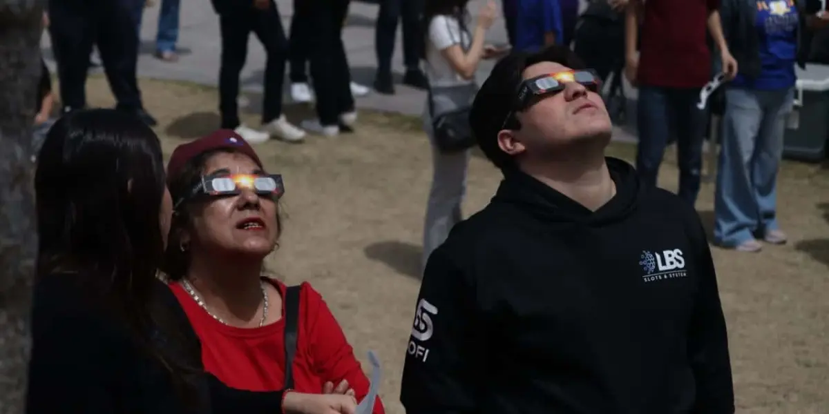 Los culichis pudieron disfrutar del eclipse solar desde el Centro de Ciencias. Foto: Jomar Osuna / Tus Buenas Noticias