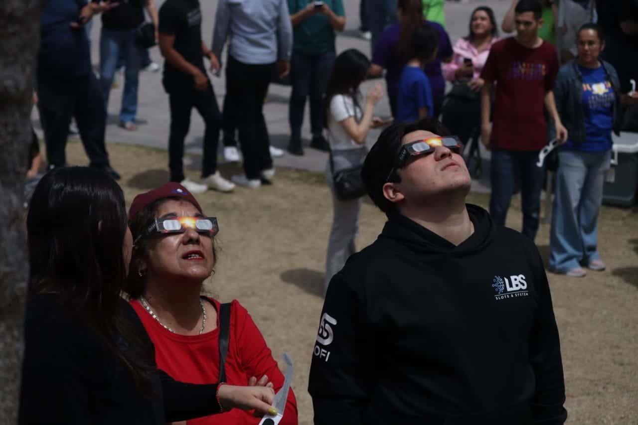 Los culichis pudieron disfrutar del eclipse solar desde el Centro de Ciencias. Foto: Jomar Osuna / Tus Buenas Noticias