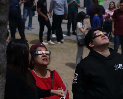 Culichis se asombraron con el eclipse solar desde el Centro de Ciencias; así se vivió