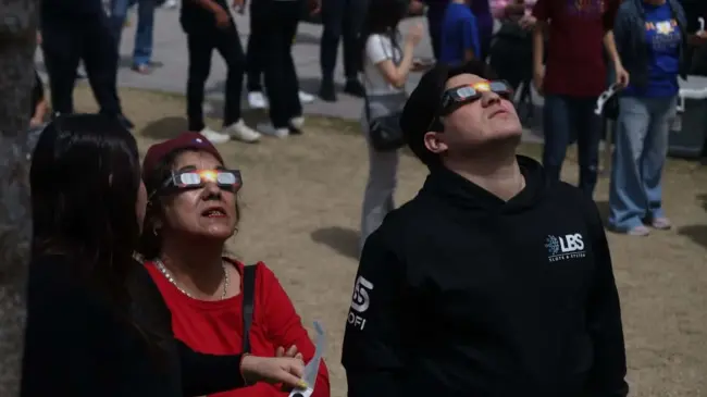 Los culichis pudieron disfrutar del eclipse solar desde el Centro de Ciencias. Foto: Jomar Osuna / Tus Buenas Noticias