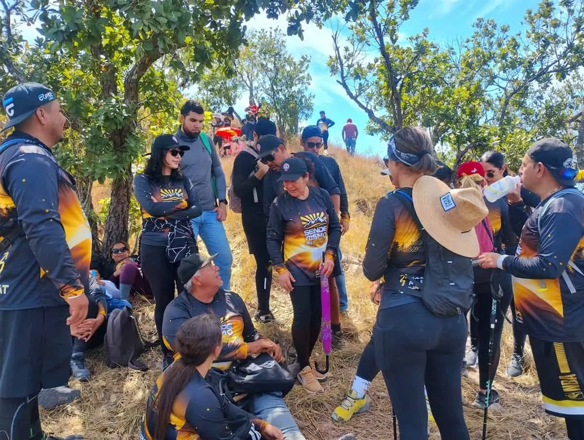 En la cima de Los Colines, recargando la pila para esperar el eclipse