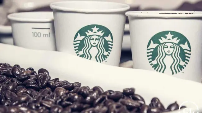 Hoy Starbucks lanza promoción especial para disfrutar Eclipse Solar.