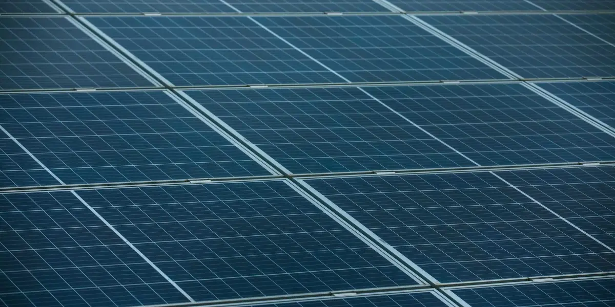 Desmiente CFE  NO regala paneles solares