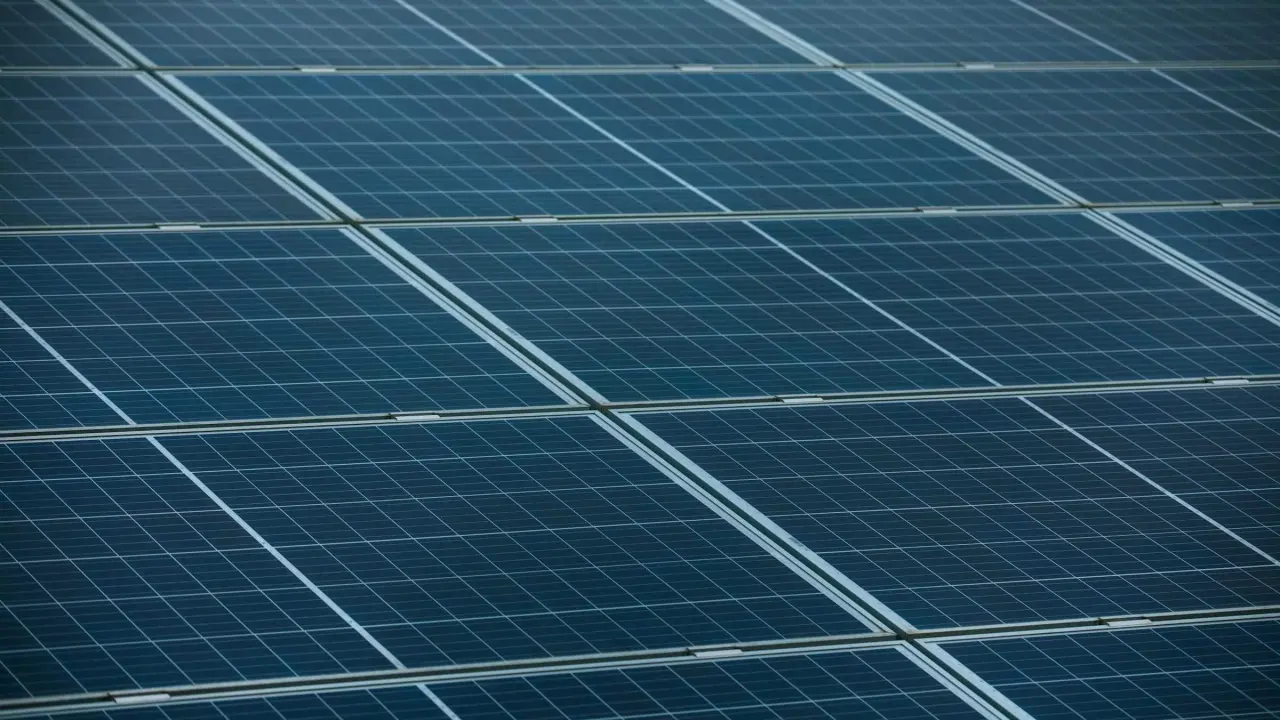Desmiente CFE  NO regala paneles solares