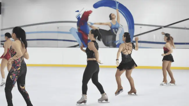 Patinaje artístico en la pista de hielo Ice Place de Cuernavaca. Foto La Unión de Morelos