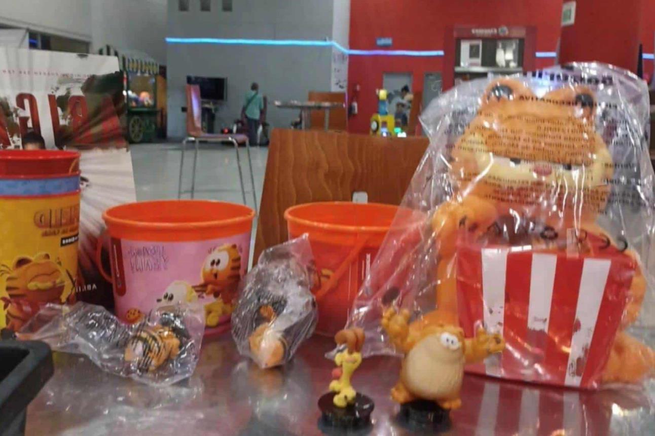 Palomera, vasos y otros coleccionables por el estreno de Garfield en CInemex. Foto: Coleccionables de Cine y Más