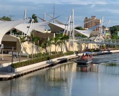 Paséate en lancha por el canal de Cortadura en Tampico