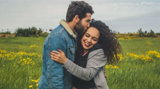 Checa, cuándo se comenzó a celebrar el Día del Beso. Foto: Pixabay