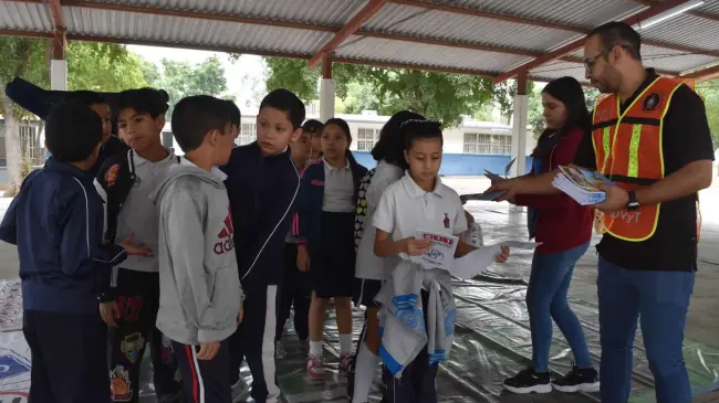 Los niños y las niñas disfrutaron de cada una de las actividades lúdicas que se organizó en la Feria Vial.