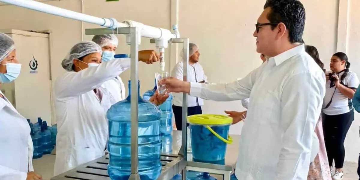 Estudiantes del Tec de Huetamo diseñan purificadora de agua.