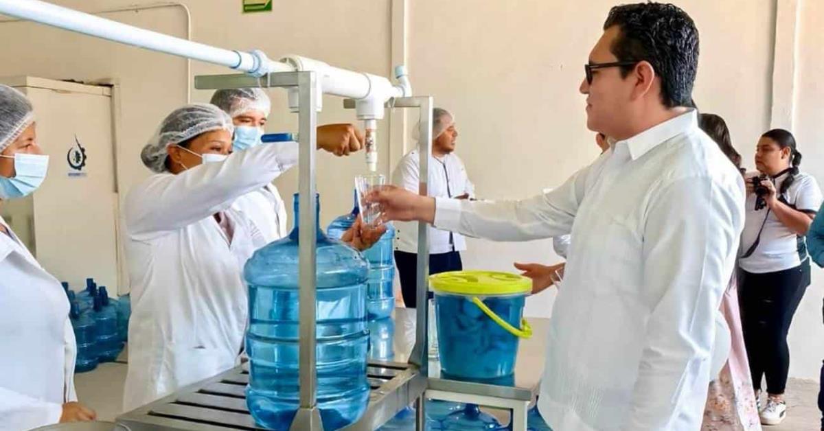 ¡EN HORA BUENA!  Estudiantes del Tec de Huetamo diseñan y reconstruyen purificadora de agua