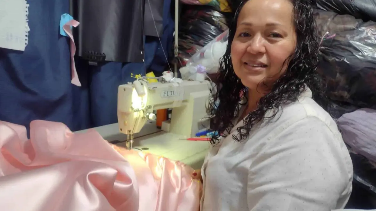 La modista Briceyda Moreno es un ejemplo de perseverancia en Alturas del Sur.