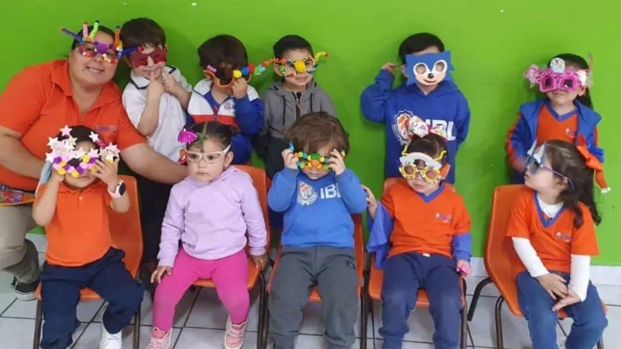 Los lentes locos son solicitados a los pequeños como parte de las celebraciones del Día del Niño. Foto: Instituto Bilingüe Loreto