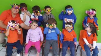 VIDEO; Cómo hacer lentes locos para el Día del Niño