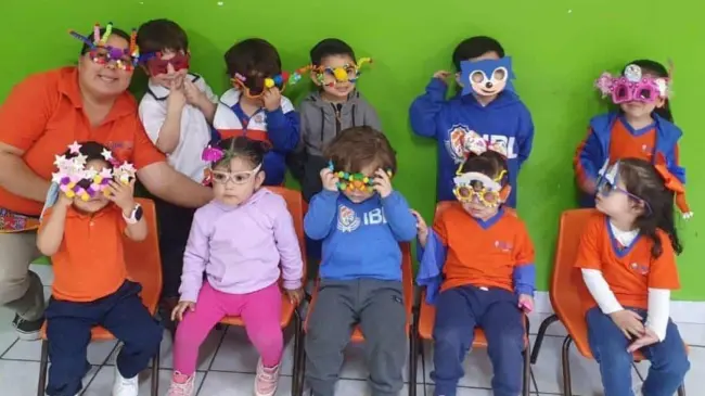 Los lentes locos son solicitados a los pequeños como parte de las celebraciones del Día del Niño. Foto: Instituto Bilingüe Loreto