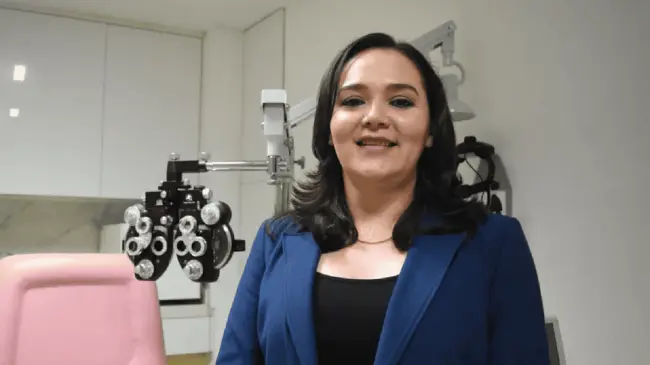 Tania Nieblas, especialista en cirugía de Oftalmología.