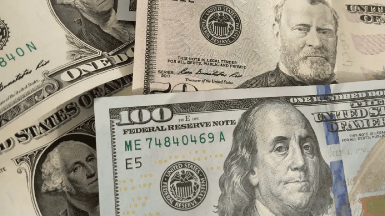 Cómo se cotiza el dólar este jueves 15 de febrero en los bancos de México. Foto: Freepick