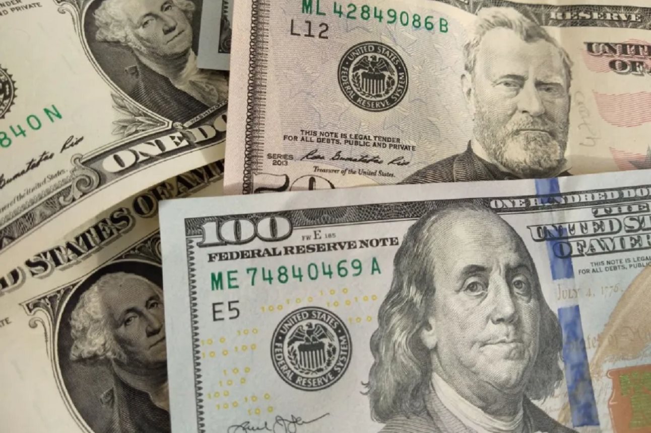 Cómo se cotiza el dólar este jueves 15 de febrero en los bancos de México. Foto: Freepick