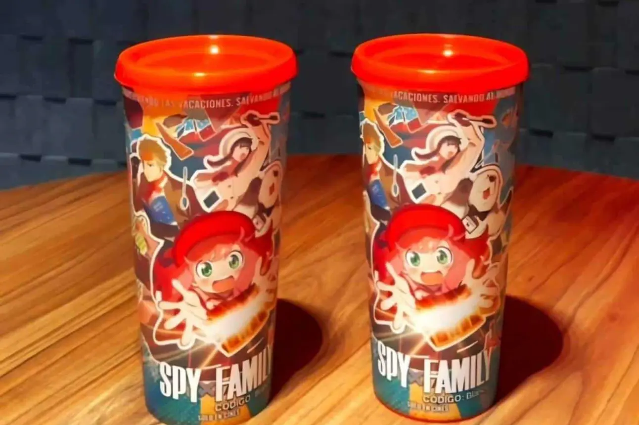 Te damos los detalles de la venta de los vasos de Spy X Family Código Blanco de Cinemex. Foto: Coleccionables de Cine y Más