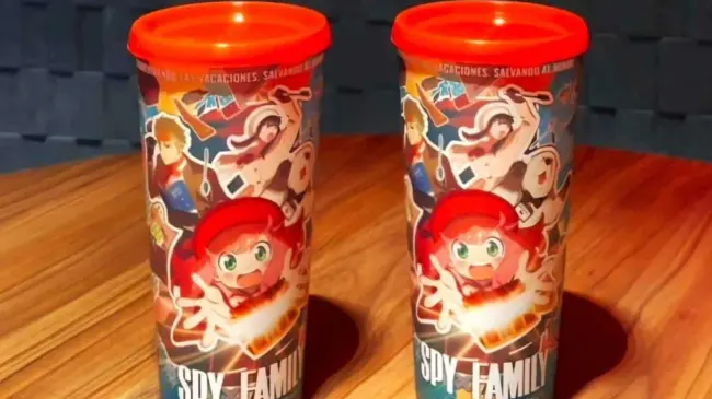 Te damos los detalles de la venta de los vasos de Spy X Family Código Blanco de Cinemex. Foto: Coleccionables de Cine y Más
