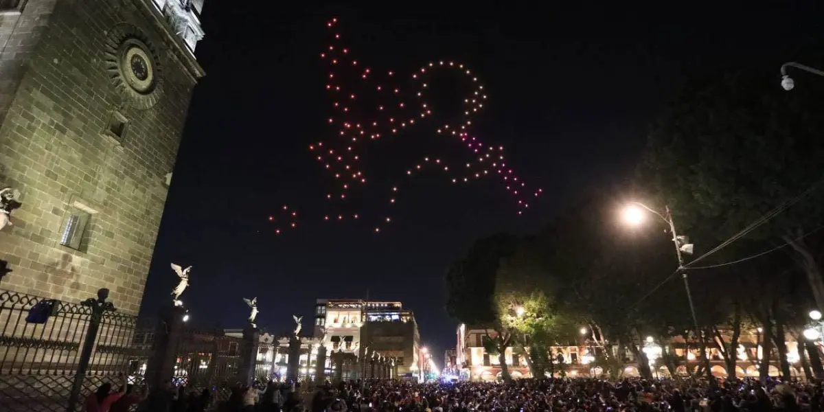 Conmemoran aniversario de la fundación de Puebla con drones. Foto Ayuntamiento de Puebla