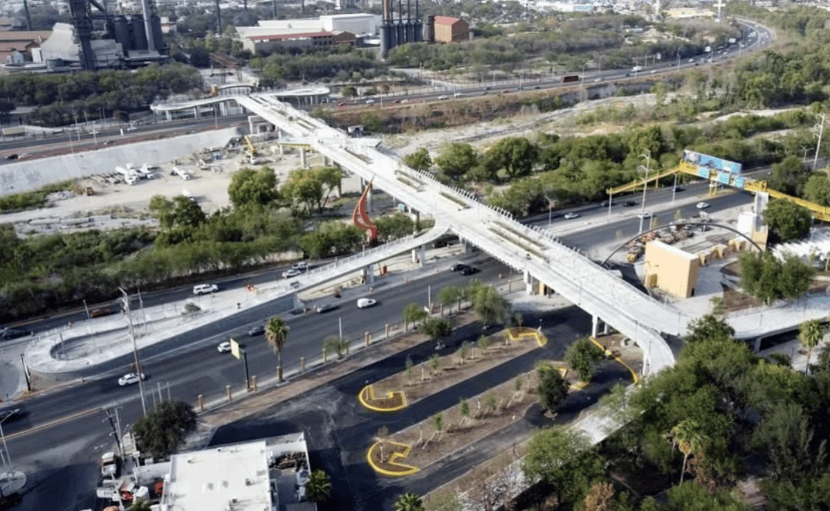 Puente Verde, la conexión de dos parques en Monterrey. Foto El Norte