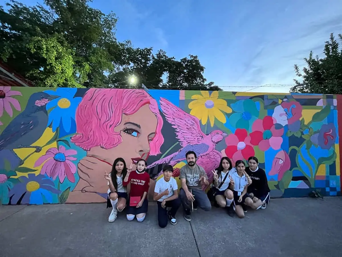 Los murales fueron realizados por los alumnos.