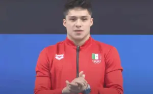El mexicano Osmar Olvera gana medalla de plata en Súper Final de la Copa Mundial de Clavados en China