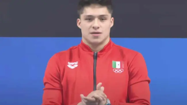 Osmar Olvera gana medalla de plata en Súper Final de la Copa Mundial de Clavados en China.