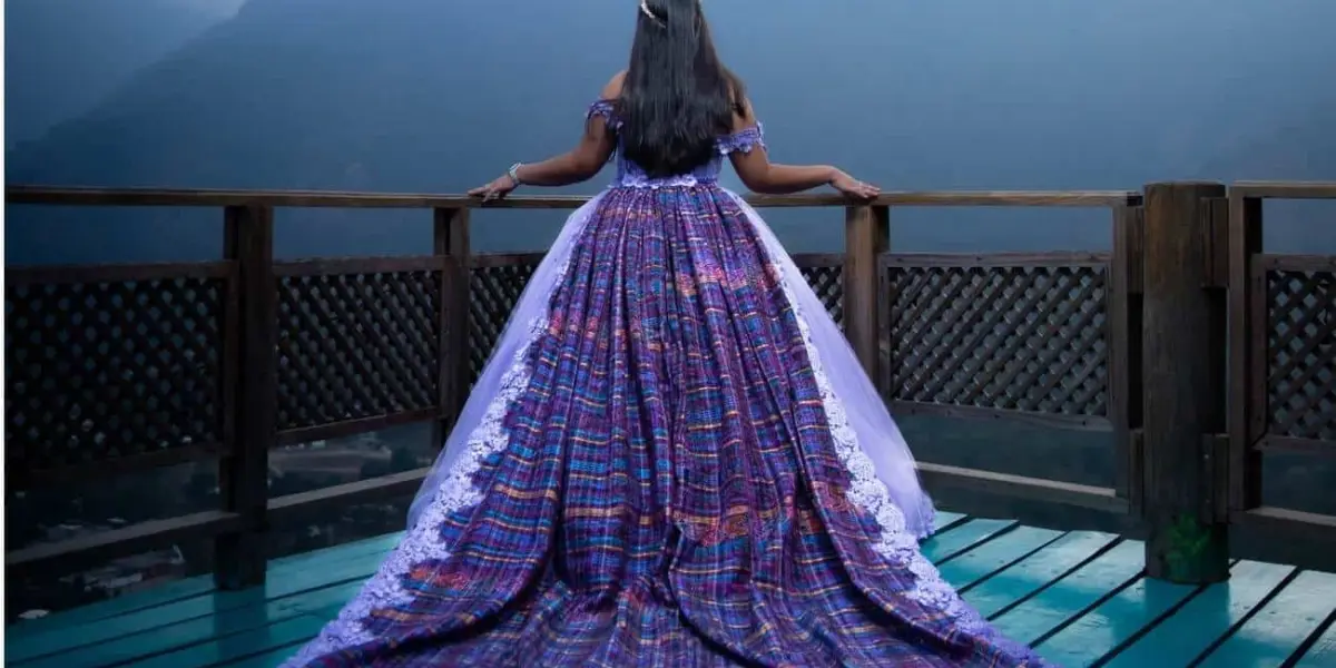 Quinceañera guatemalteca se hace viral por original vestido.