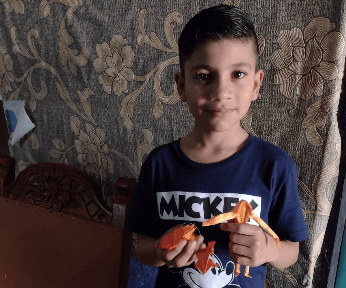 José Martín es el niño de 12 años que enseña origami en Navolato