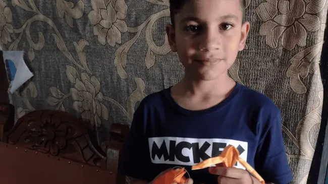 José Martín es el niño de 12 años que enseña origami en Navolato