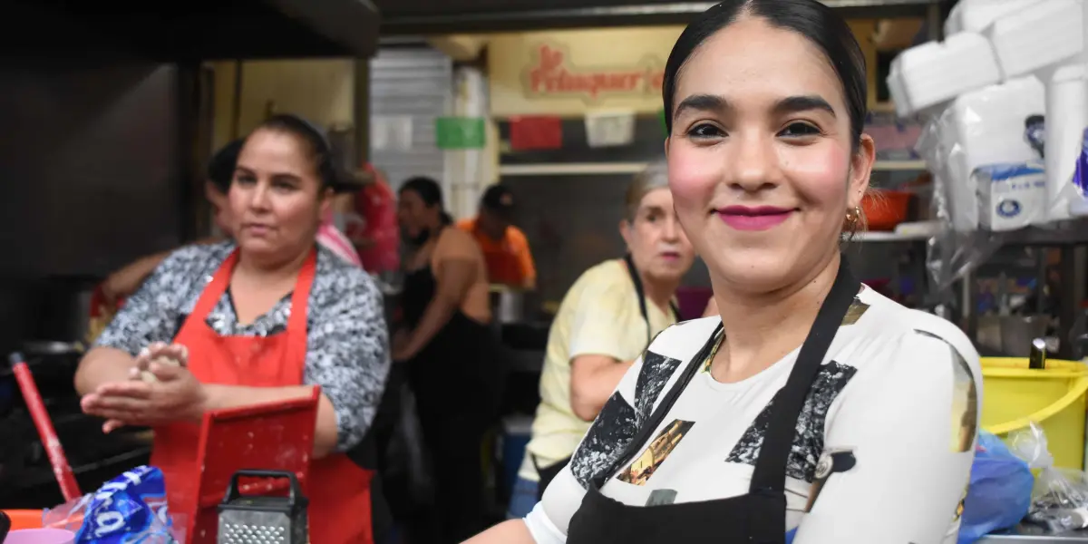 María Fernanda es un ejemplo de perseverancia y sazón en el Mercado de las Flores.