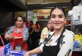 María Fernanda, la joven con el sazón más exquisito del Mercado de Las Flores en Culiacán