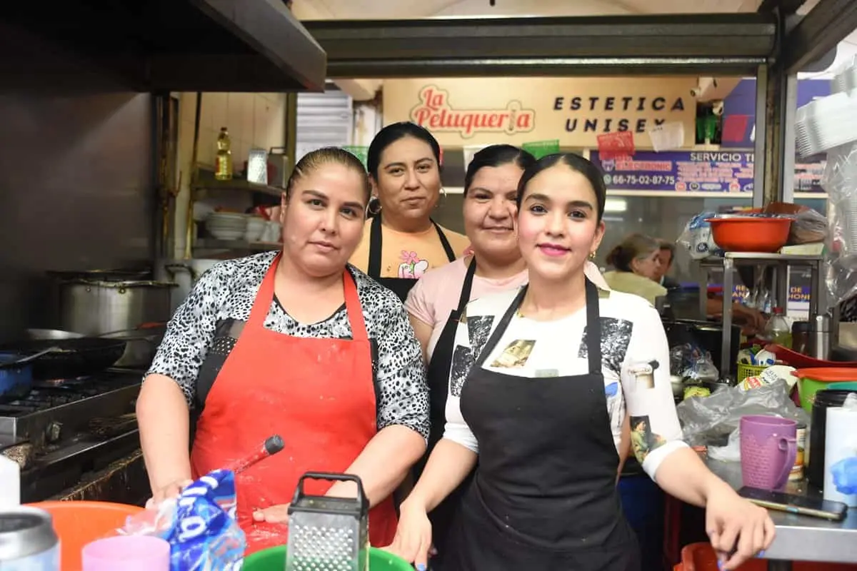 María Fernanda con su equipo.