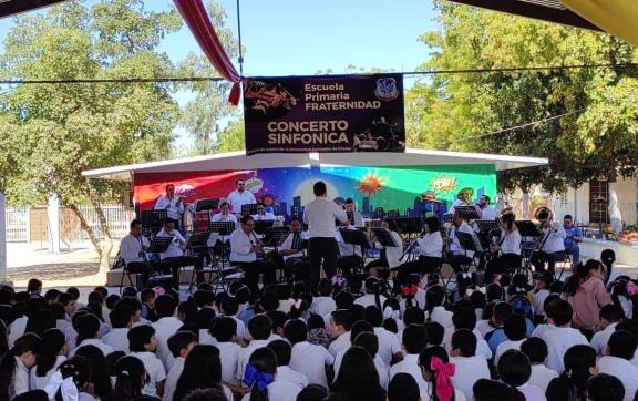 Alumnos de la Primaria Fraternidad en Barrancos disfrutan de un Gran Concierto de la Banda Sinfónica de la UAS