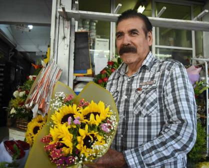 Entre pétalos y flores Celso Vázquez es heredero de una tradición familiar en Culiacán