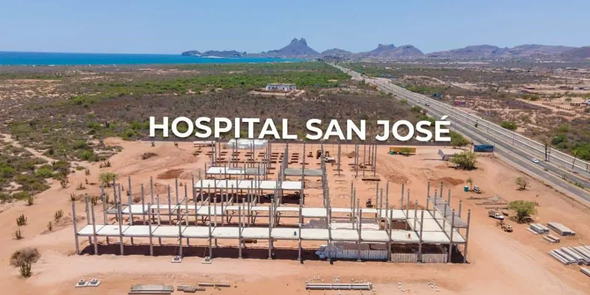 Avances en la construcción del Hospital San José en San Carlos, Sonora. Captura de pantalla YT TrabisMexico