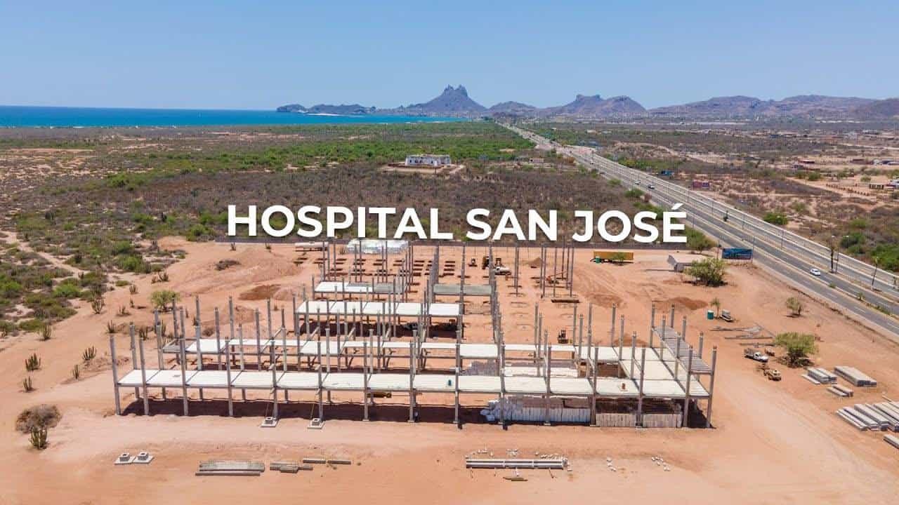 Avances en la construcción del Hospital San José en San Carlos, Sonora. Captura de pantalla YT TrabisMexico