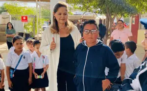 Niños de Escuela Primaria Alturas del Sur reciben lentes gratis para mejorar su visión