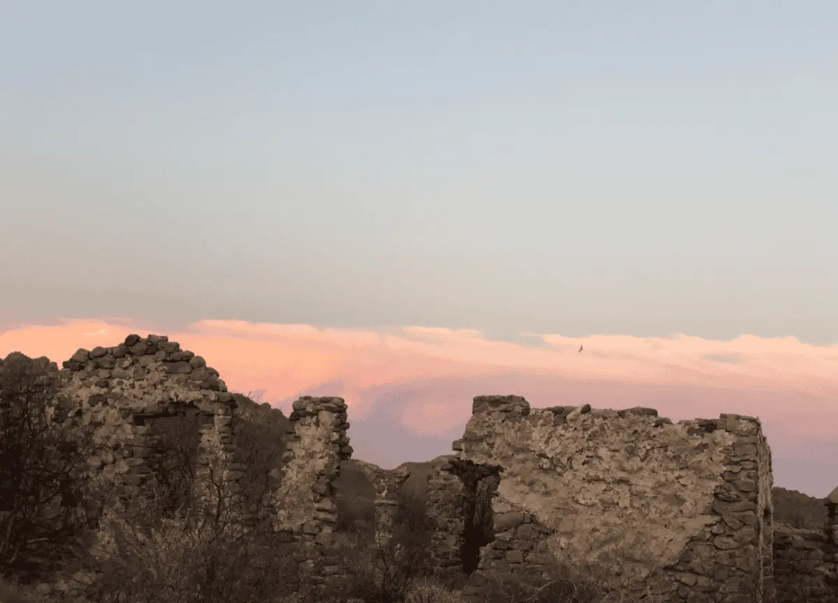 Foto de una de las ruinas del set tomada por Laura Tapia