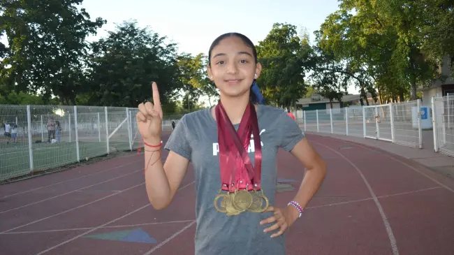 María Mercedes es una atleta dedicada y apasionada. Su determinación y talento la llevarán lejos en el mundo del atletismo. Foto: Juan Madrigal