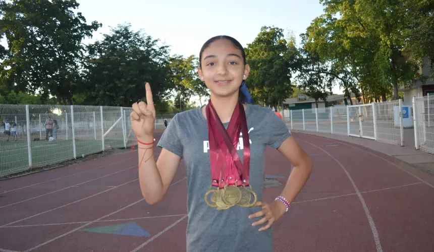 María Mercedes es una atleta dedicada y apasionada. Su determinación y talento la llevarán lejos en el mundo del atletismo. Foto: Juan Madrigal